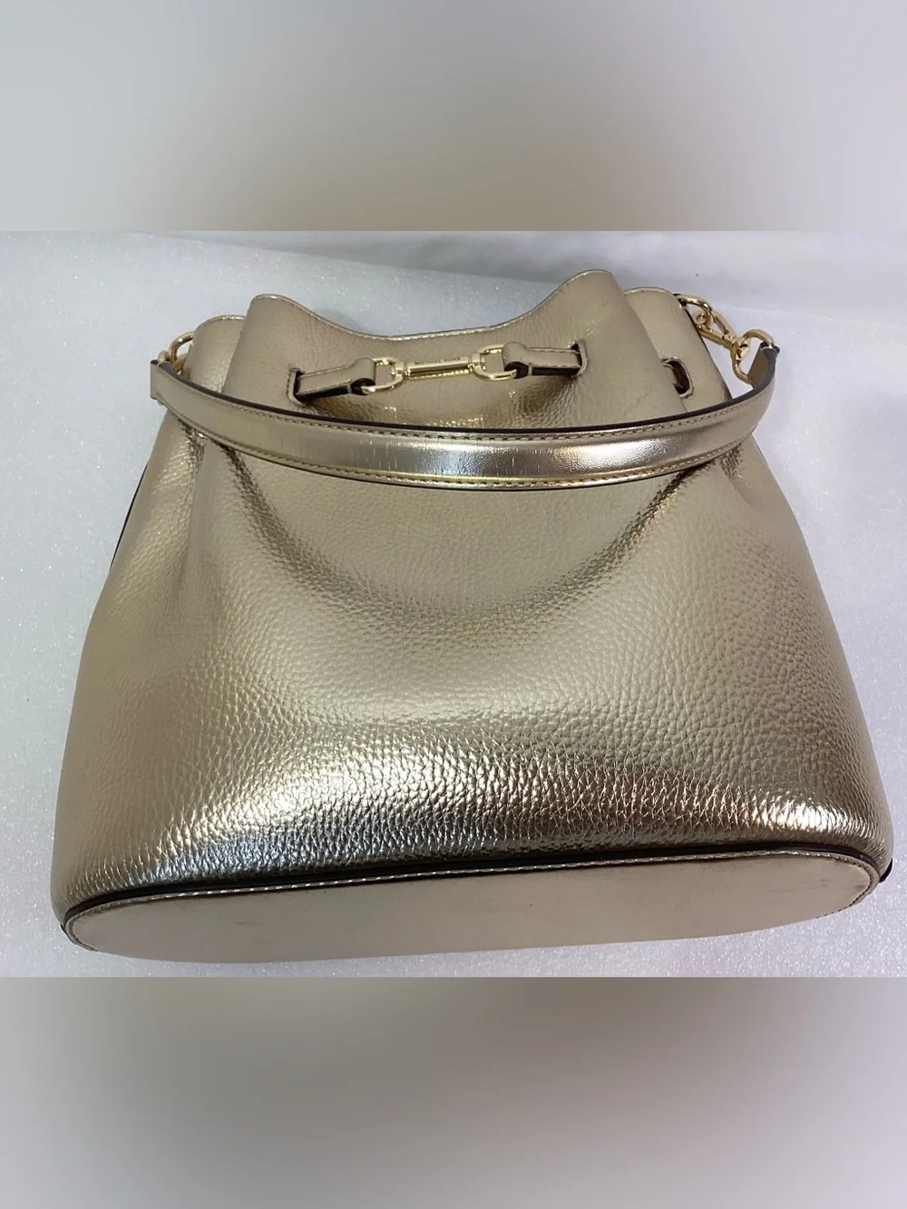 Michael Kors Carson Women Medium Convertible Bucket Bag Crossbody Color Gold